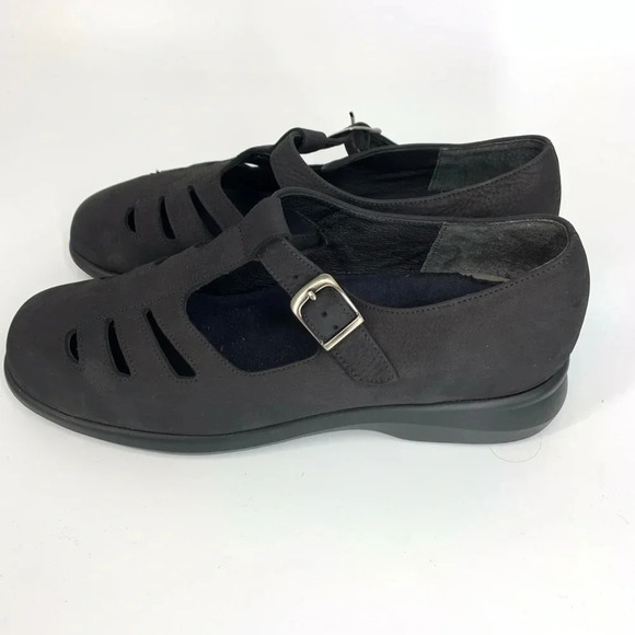 Munro side buckle t strap Nubuck fisherman flats - Picture 2 of 8